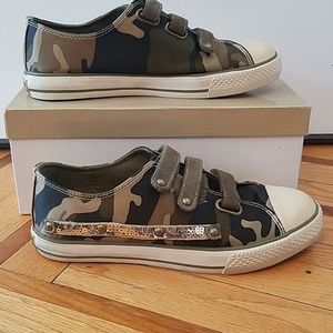 Camo sneakers size 10 Kathy VanZeeland